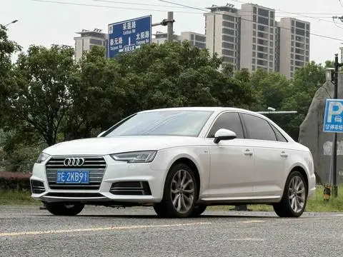 Audi A4L 2018 — фото 1