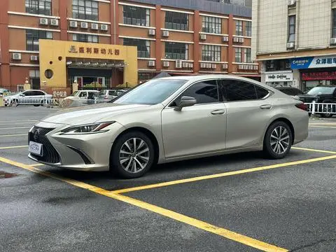 Lexus ES 2018