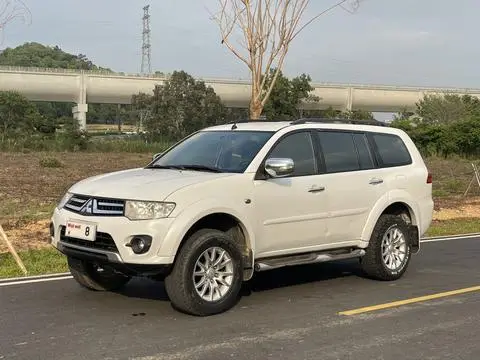 Mitsubishi 帕杰罗·劲畅 2013