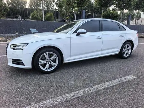 Audi A4L 2018 — фото 1