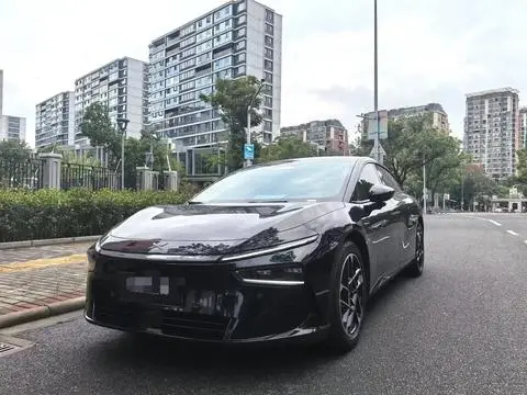 XPeng 小鹏P7+ 2024