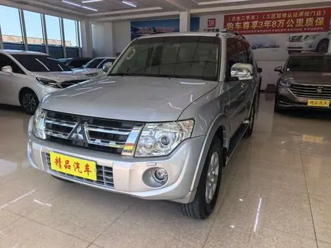 Mitsubishi 帕杰罗 2014
