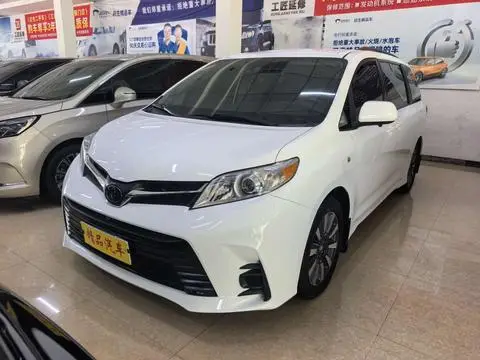 Toyota SIENNA 2019 — фото 1