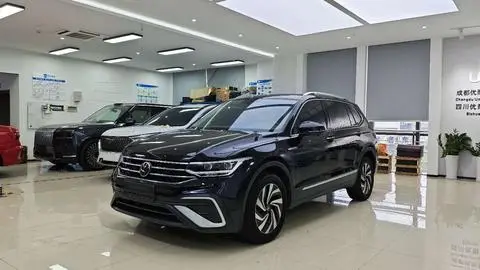 Volkswagen Tiguan L 2023 — фото 1