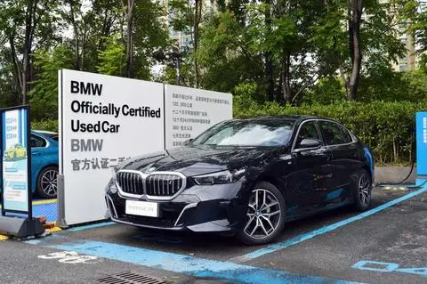 BMW i5 2024 — фото 1
