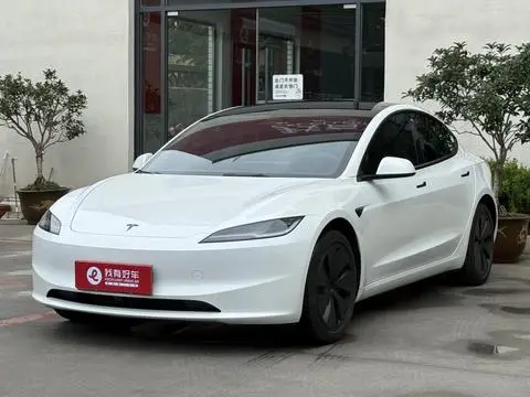 Tesla Model 3 2025
