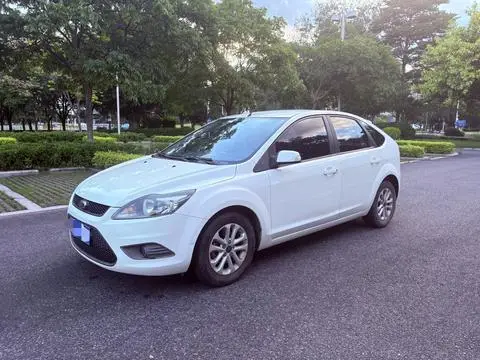Ford Focus 2013 — фото 1