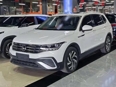 Volkswagen Tiguan L 2022 — фото 1