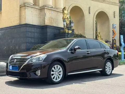 Toyota Crown 2012