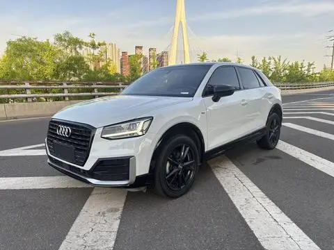 Audi Q2L 2020 — фото 1