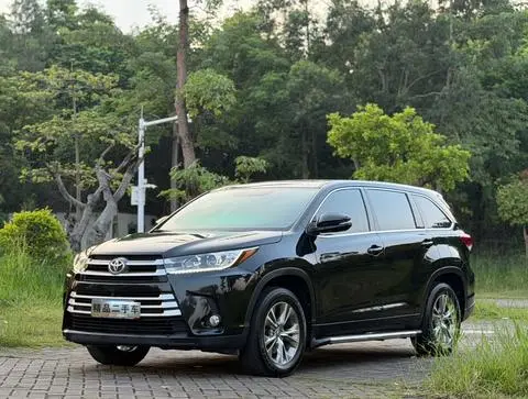 Toyota Highlander 2021 — фото 1