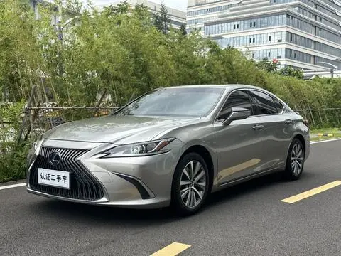Lexus ES 2020