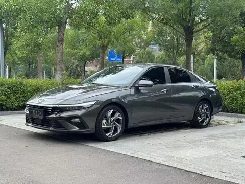 Hyundai Elantra 2023 — фото 1