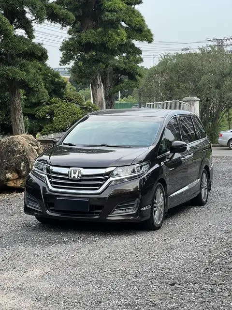 Honda 艾力绅 2016 — фото 1