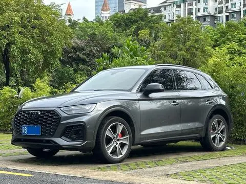 Audi Q5L 2022 — фото 1