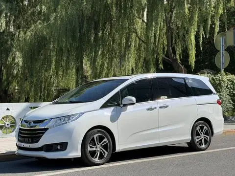 Honda 奥德赛 2015 — фото 1