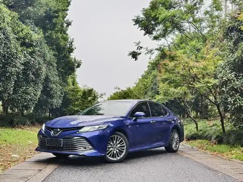 Toyota Camry 2018 — фото 1