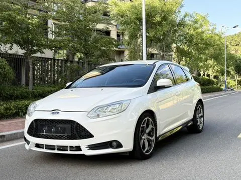 Ford Focus 2012 — фото 1