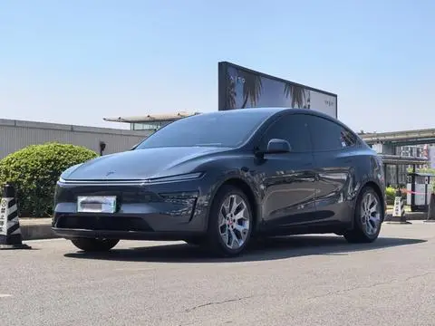 Tesla Model Y L 2026 — фото 1