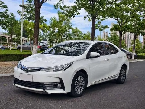 Toyota Corolla 2018 — фото 1