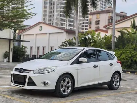 Ford Focus 2012 — фото 1