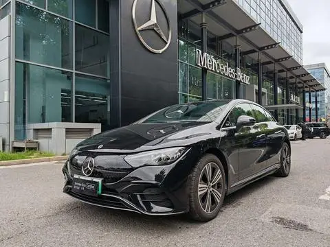 Mercedes-Benz EQE 2025 — фото 1