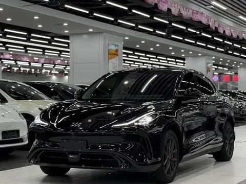 IM Motors 智己LS6 2023