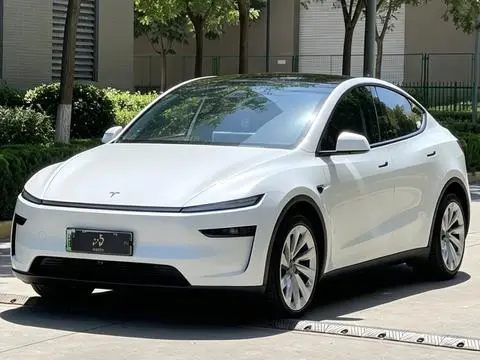 Tesla Model Y 2025