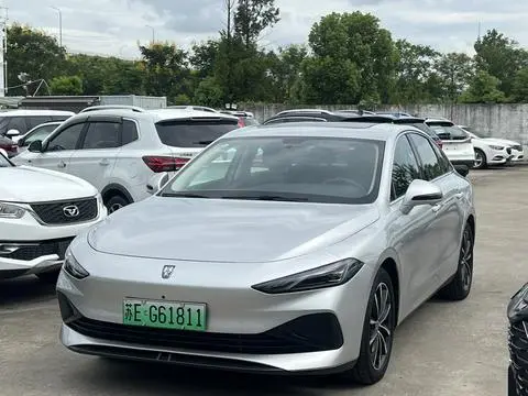 Roewe D7 DMH 2025