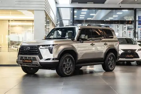 Lexus GX 2024 — фото 1