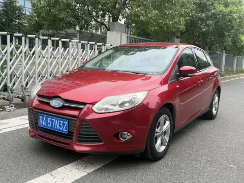 Ford Focus 2012 — фото 1