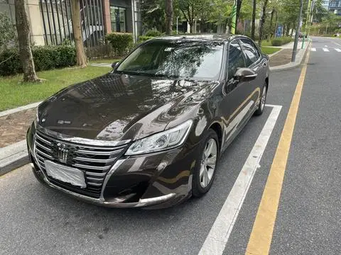 Toyota Crown 2015