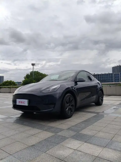 Tesla Model Y 2024 — фото 1