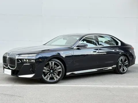 BMW i7 2023 — фото 1