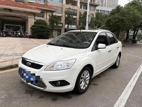 Ford Focus 2011 — фото 1