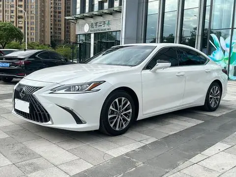 Lexus ES 2022