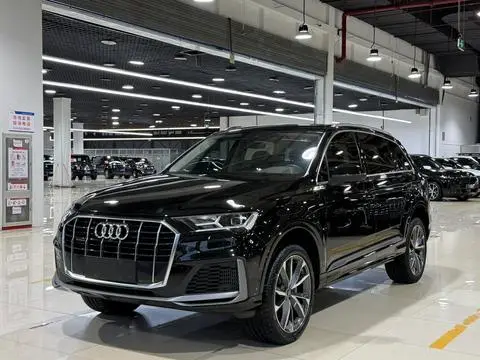 Audi Q7 2022 — фото 1