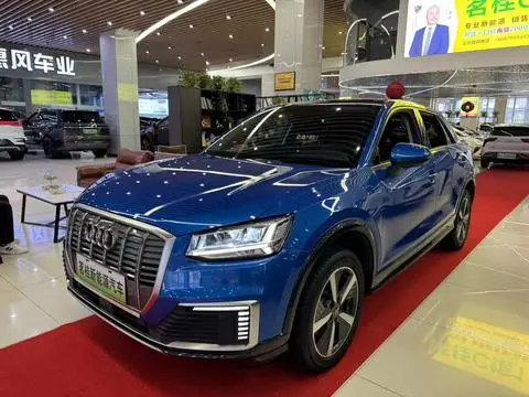 Audi Q2L e-tron 2019
