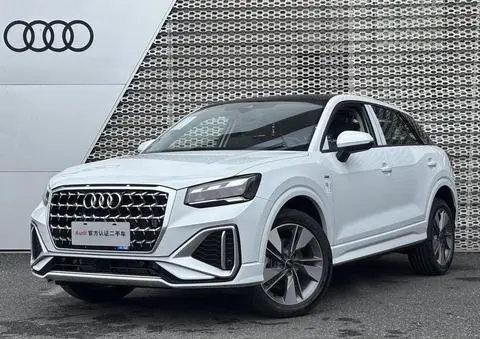 Audi Q2L 2025 — фото 1