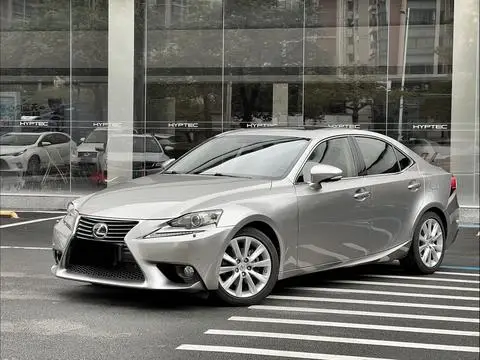 Lexus IS 2013