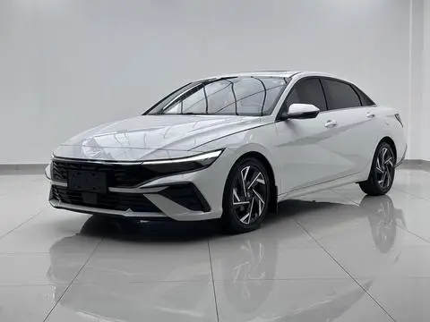 Hyundai Elantra 2023 — фото 1