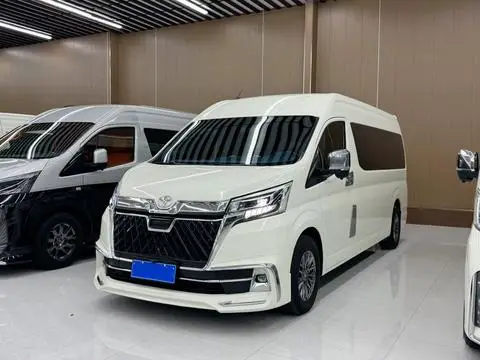 Toyota Hiace 2023 — фото 1