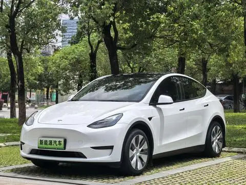 Tesla Model Y 2023 — фото 1