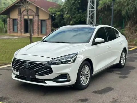 Ford Focus 2020 — фото 1
