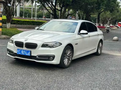 BMW 5 Series 2017 — фото 1