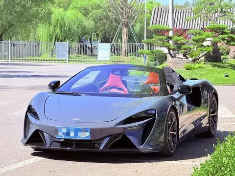 McLaren Artura 2025
