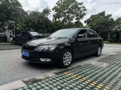 Skoda Superb 2013 — фото 1