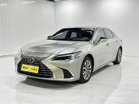 Lexus ES 2025