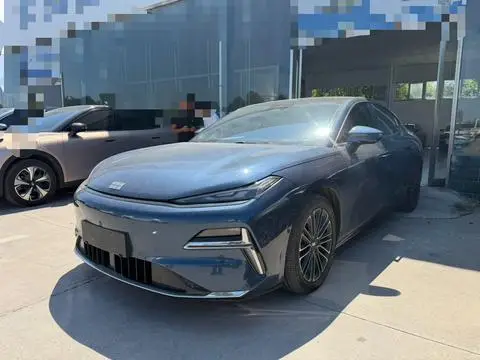 Geely 星耀8 PHEV 2025 — фото 1