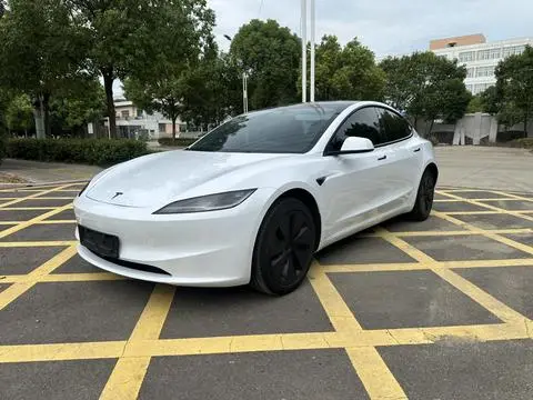 Tesla Model 3 2025